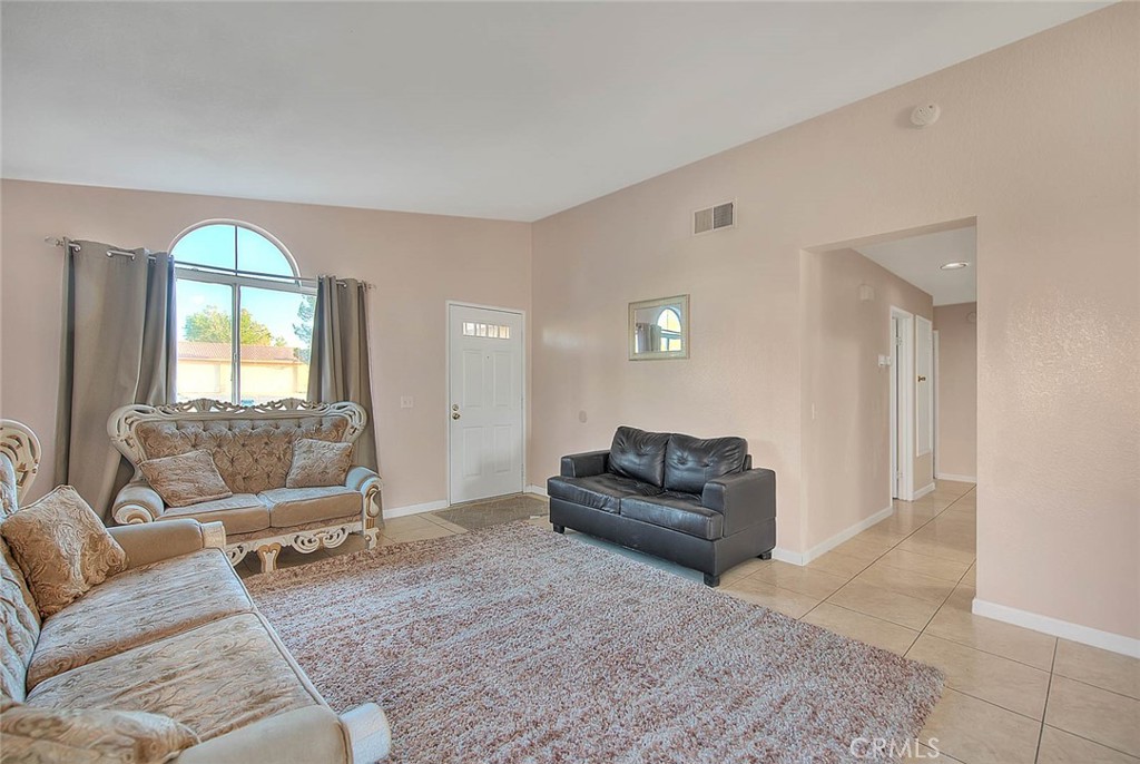 10810 Euclid Street Property Photo 31