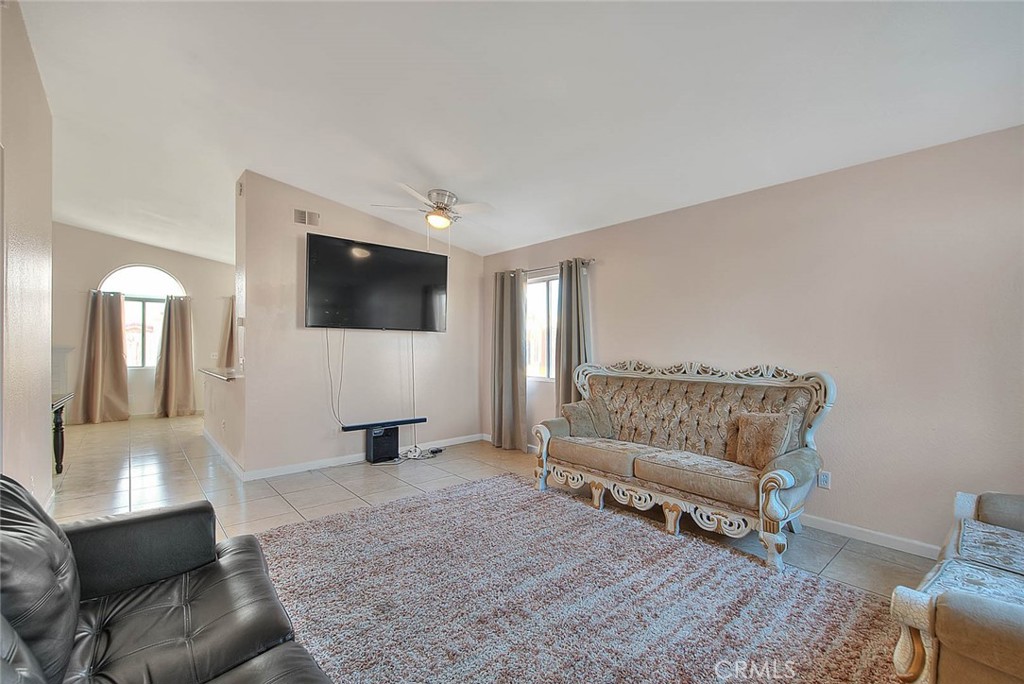 10810 Euclid Street Property Photo 32