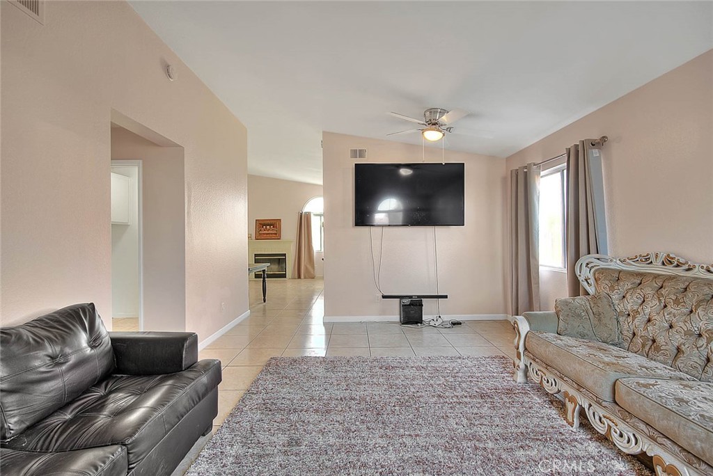 10810 Euclid Street Property Photo 33