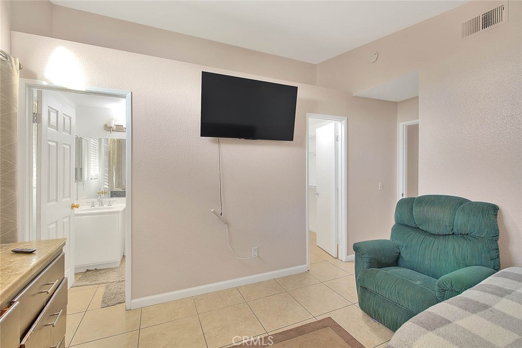 10810 Euclid Street Property Photo 42