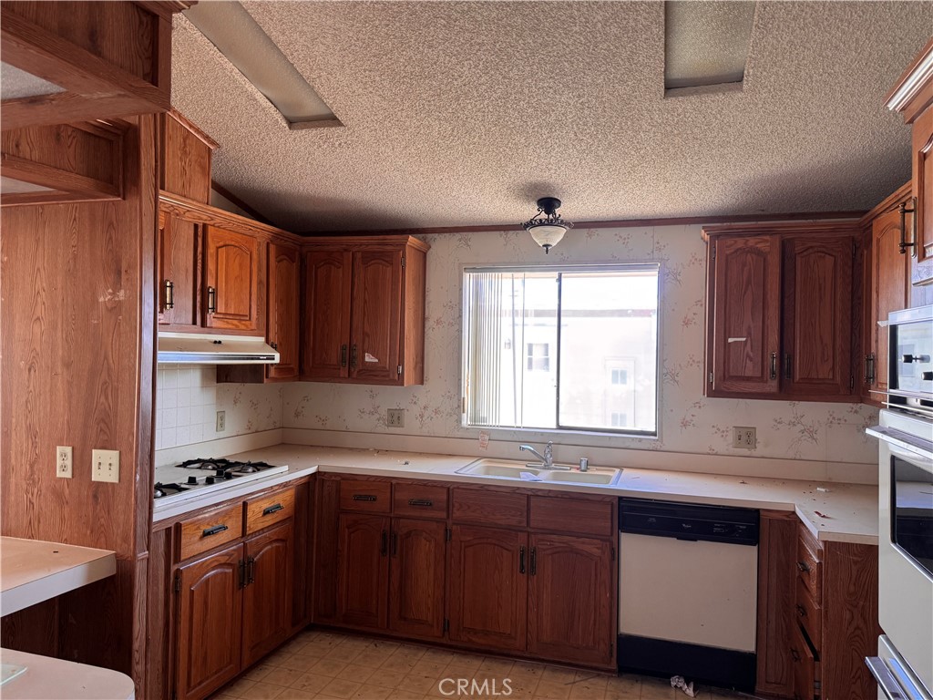33265 Laura Drive Property Photo 4