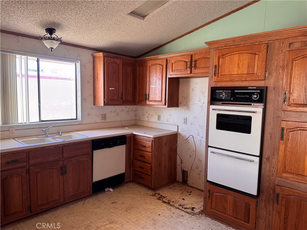 33265 Laura Drive Property Photo 5