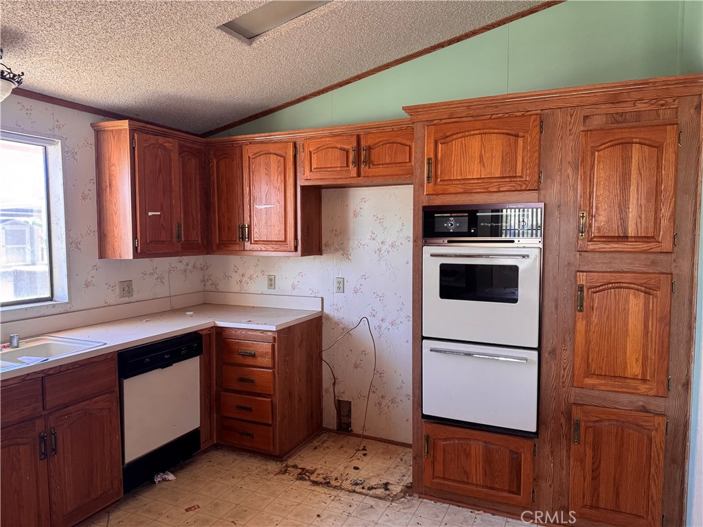 33265 Laura Drive Property Photo 6