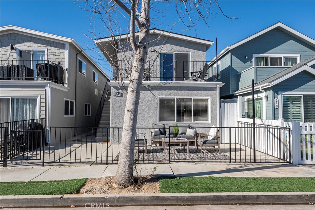 247 17th Street Property Photo 4