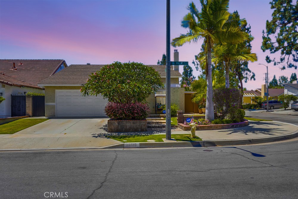 13418 Palm Place Property Photo 1