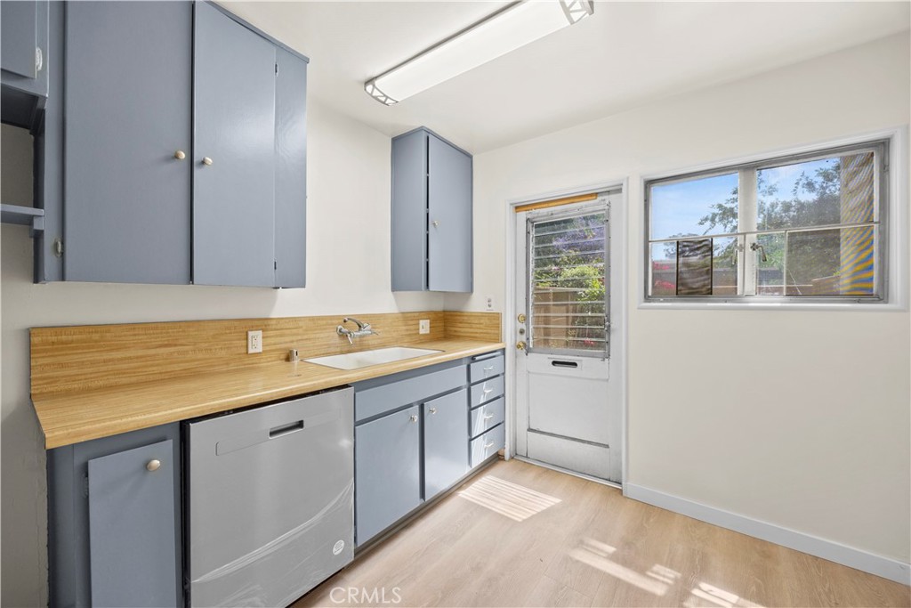 5188 Village Green Property Photo 6