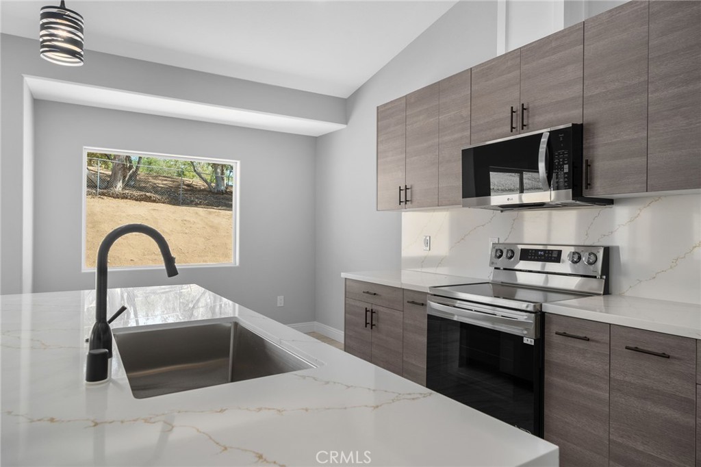 18756 Centennial Street Property Photo 15