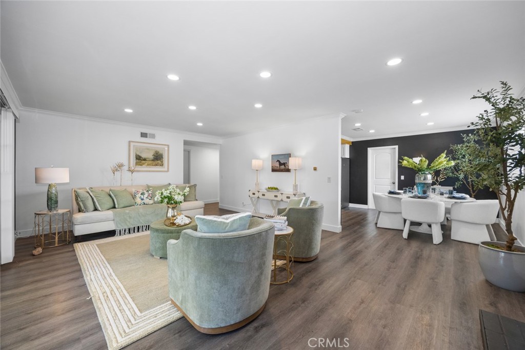 9446 Gardenia Property Photo 9