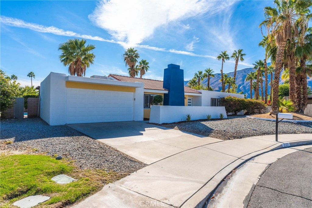 1123 E El Cid Property Photo 4