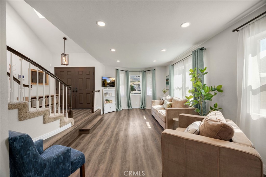 9855 Banyan Street Property Photo 4