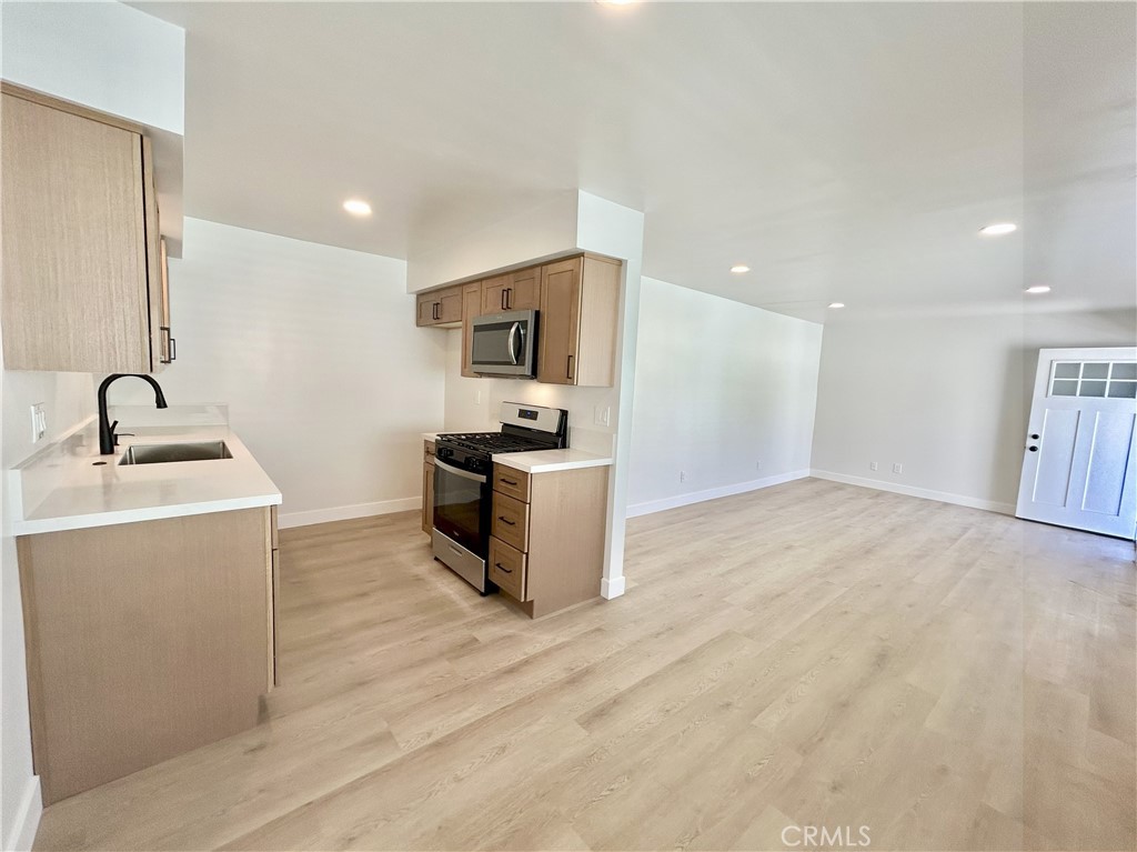 895 N Euclid Avenue 3 Property Photo 9