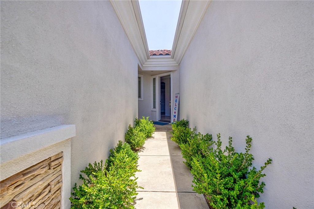 1708 Snowberry Road Property Photo 3