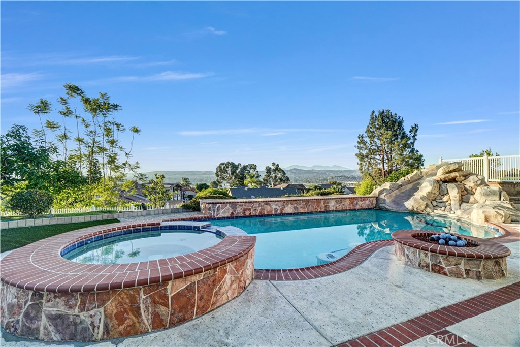 5215 E Rolling Hills Drive Property Photo 1