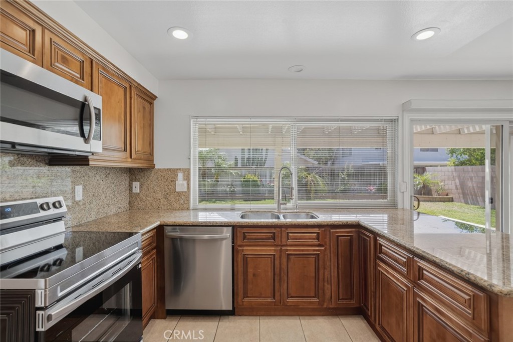 14652 Devonshire Avenue Property Photo 12