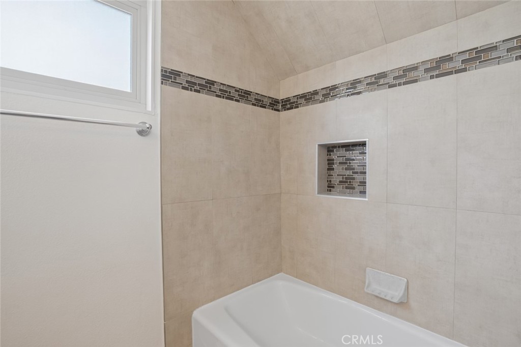 14652 Devonshire Avenue Property Photo 32