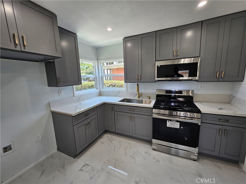 4618 E Linsley Street Property Photo 2