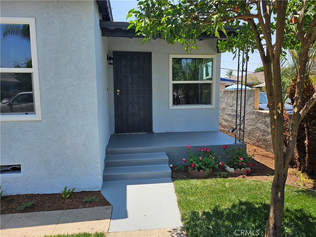 4618 E Linsley Street Property Photo 4