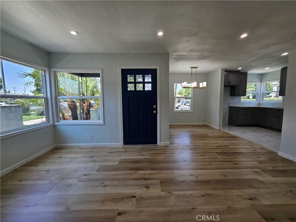 4618 E Linsley Street Property Photo 6