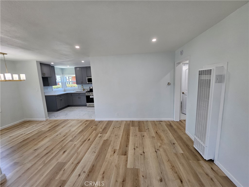 4618 E Linsley Street Property Photo 8