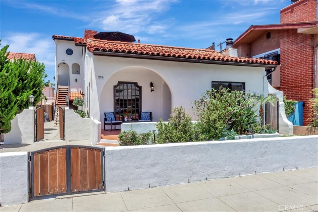 239 Nieto Avenue A Property Photo 1