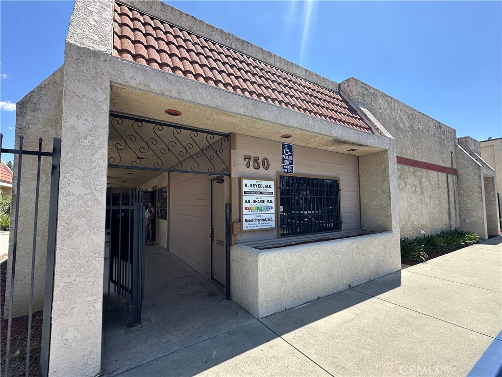 750 E Latham Avenue Property Photo 1