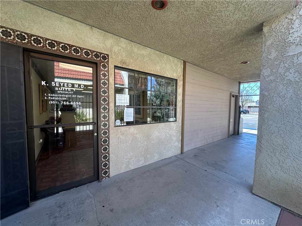 750 E Latham Avenue Property Photo 2