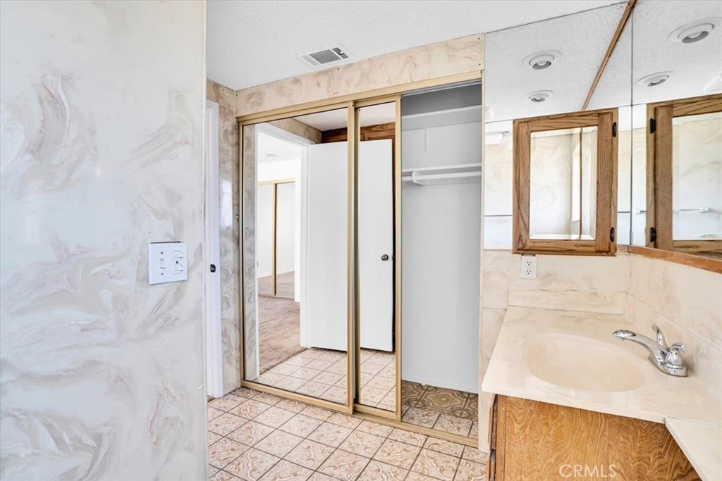 11903 Groveside Avenue Property Photo 28
