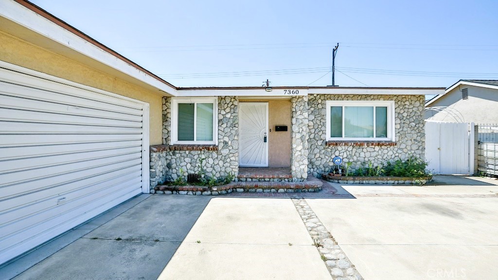 7360 Thunderbird Lane Property Photo 3