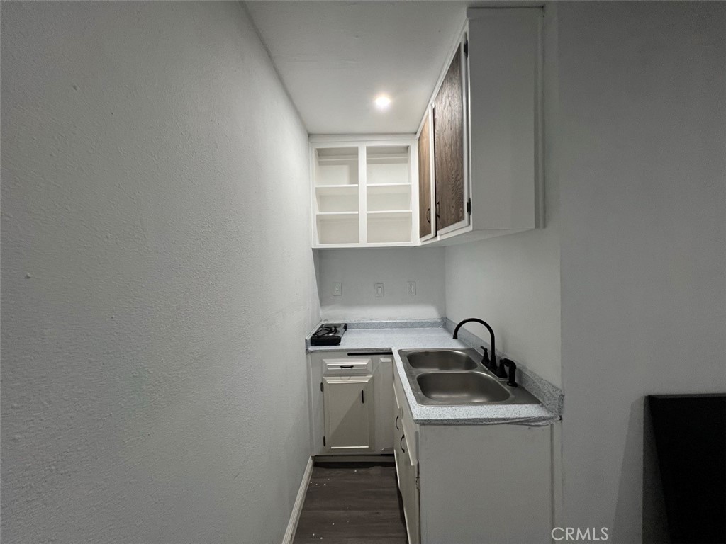 821 1/2 Lombard Drive Property Photo 5