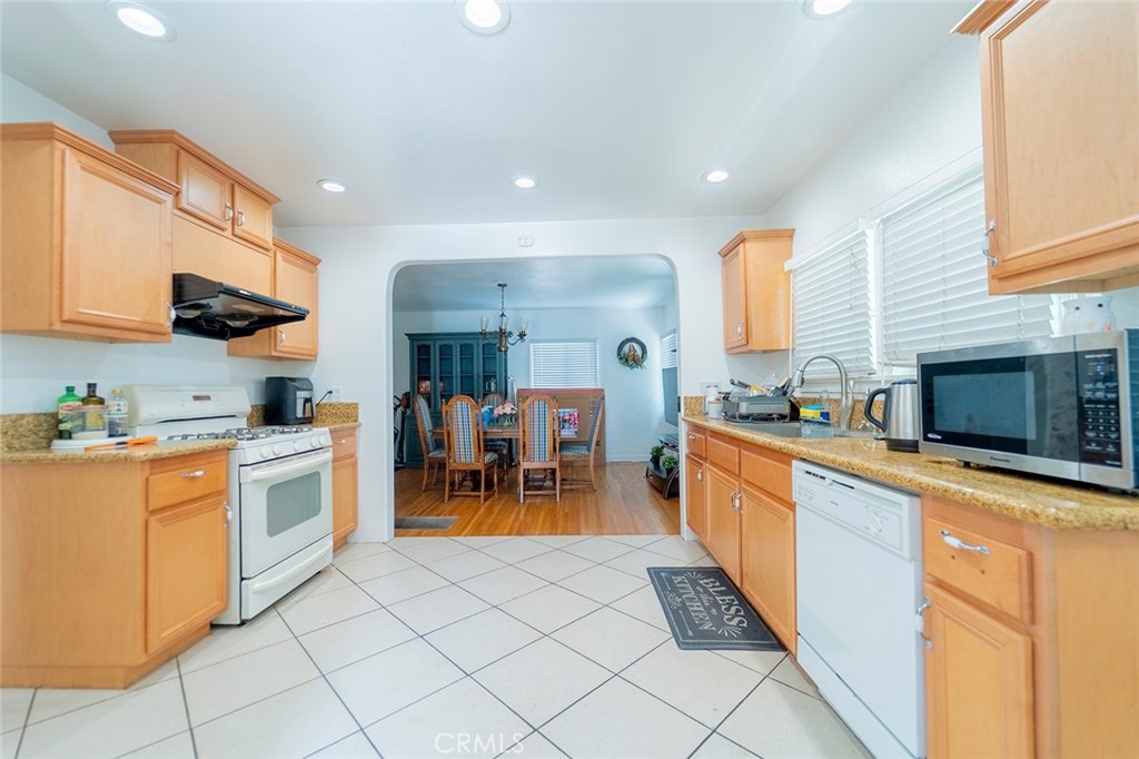 4124 Ivar Avenue Property Photo 1