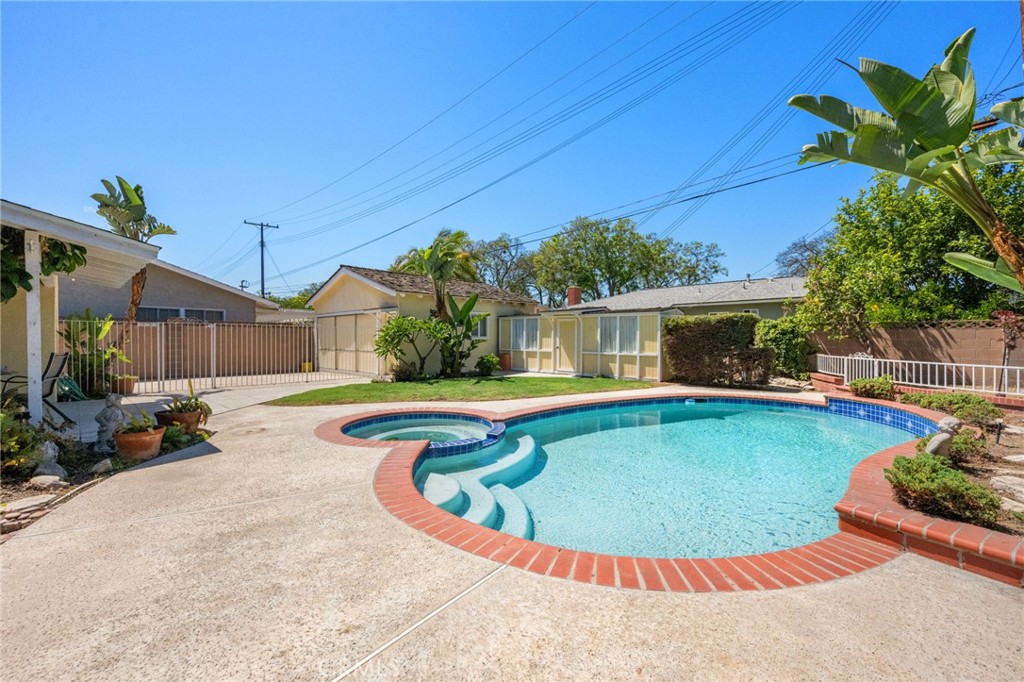 939 W Orange Road Property Photo 1