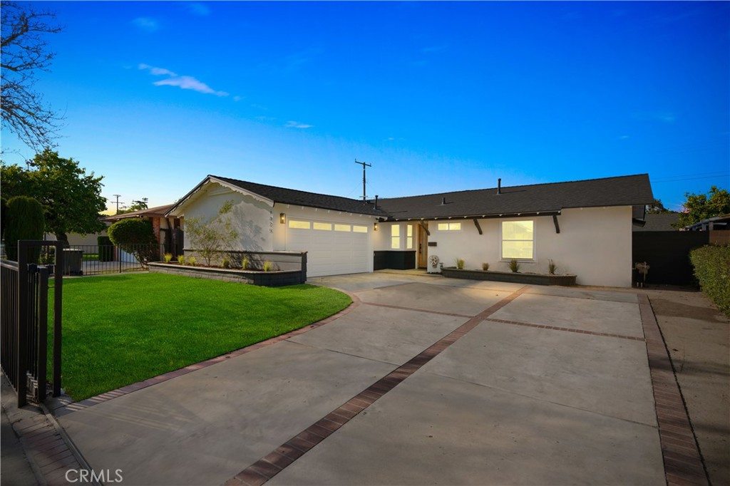 1825 W Carlton Place Property Photo 1