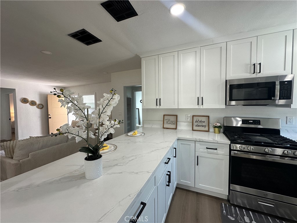 1598 W 7th Street Property Photo 5
