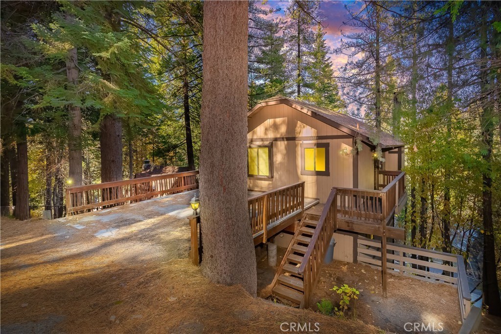 28374 Larchmont Lane Property Photo 1