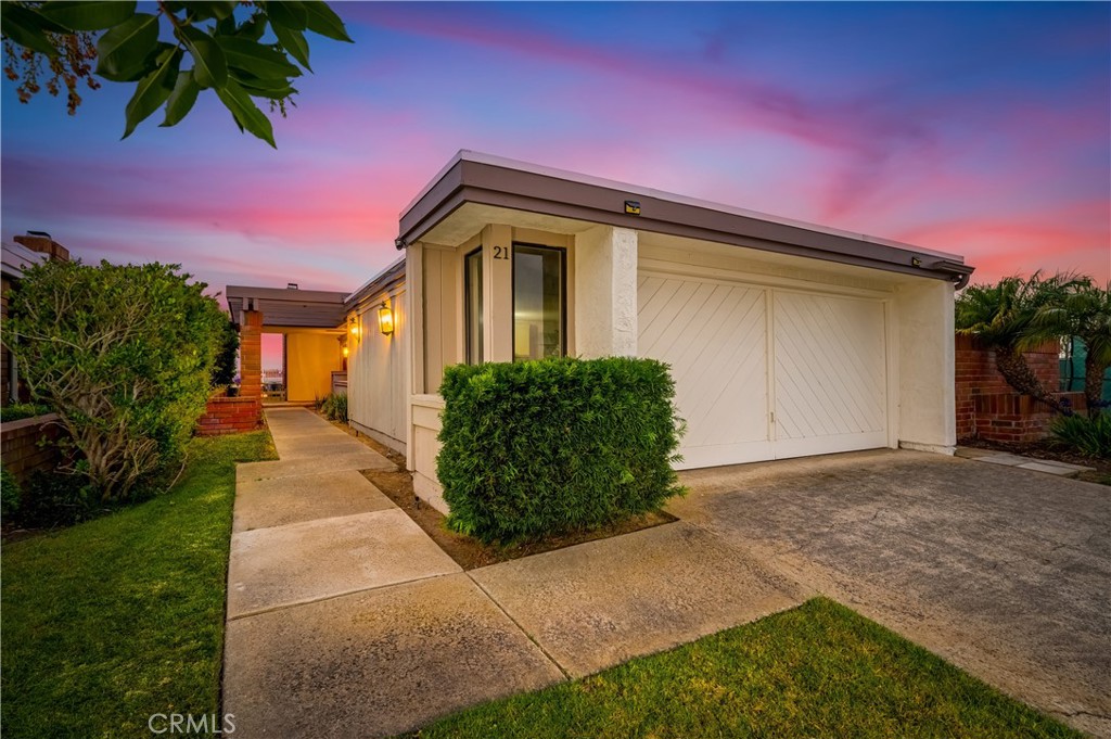 21 Beachcomber Drive Property Photo 1