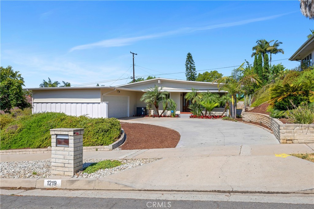 1219 N Raymond Avenue Property Photo 1