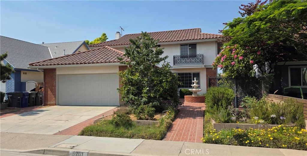 5201 La Luna Drive Property Photo 1