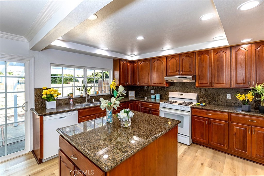 5353 Barrett Circle Property Photo 1