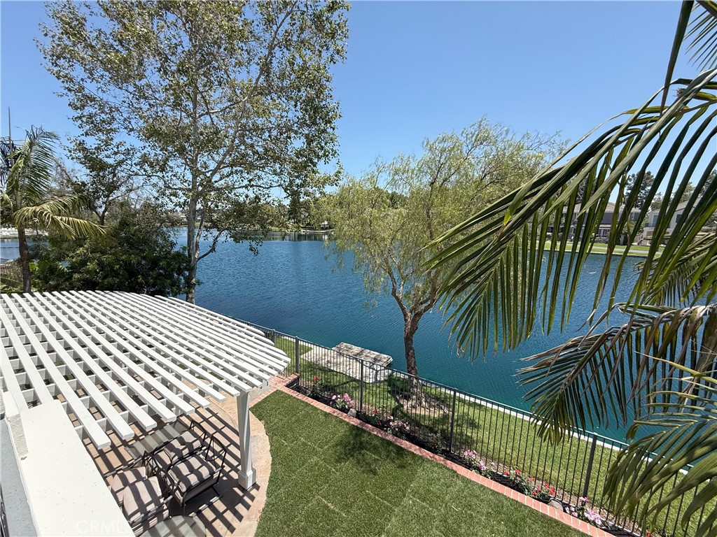 18 Lakeside Drive