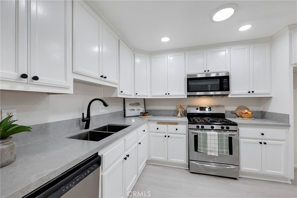 10541 Mills Avenue Property Photo 1