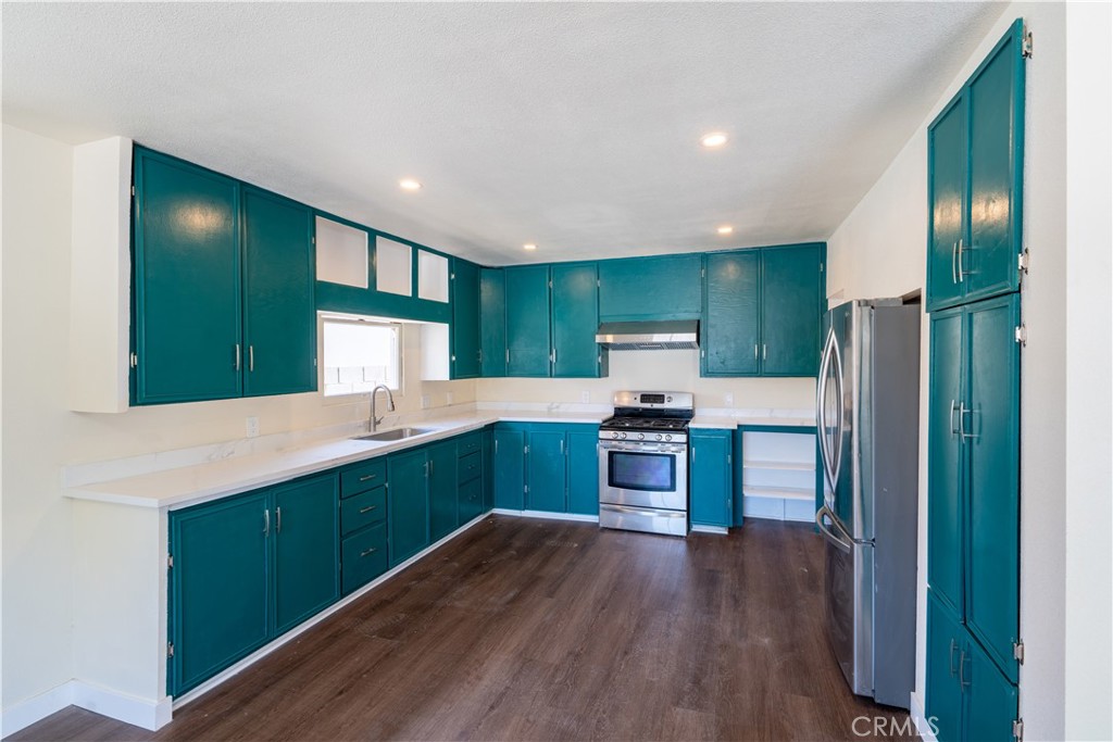 2123 La Verne Avenue Property Photo 4
