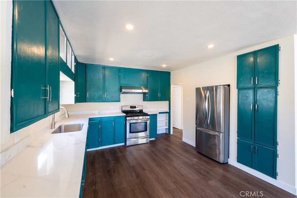2123 La Verne Avenue Property Photo 6
