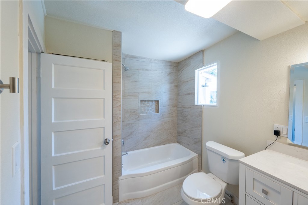 2123 La Verne Avenue Property Photo 8