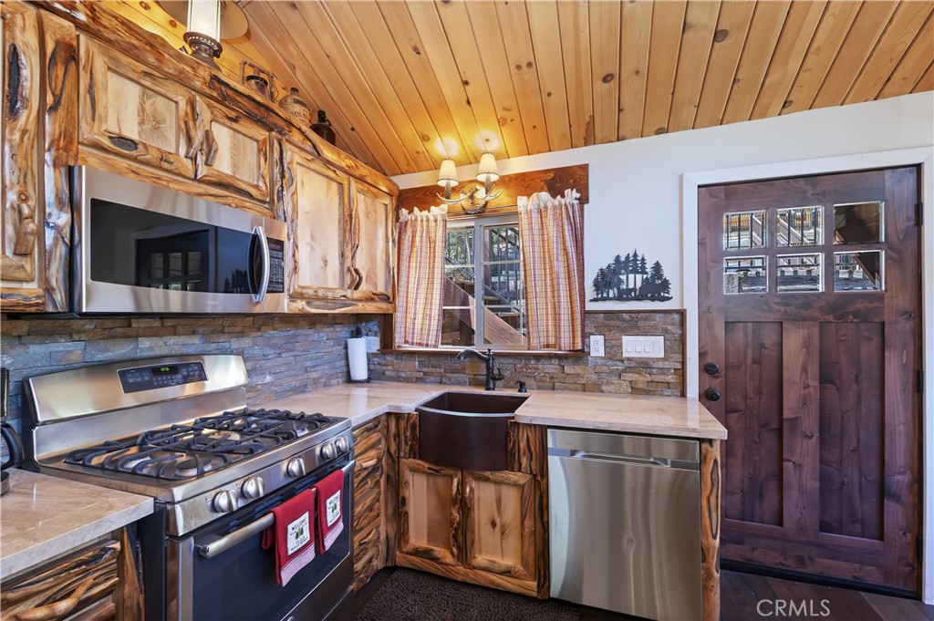 1212 S Minton Avenue Property Photo 3