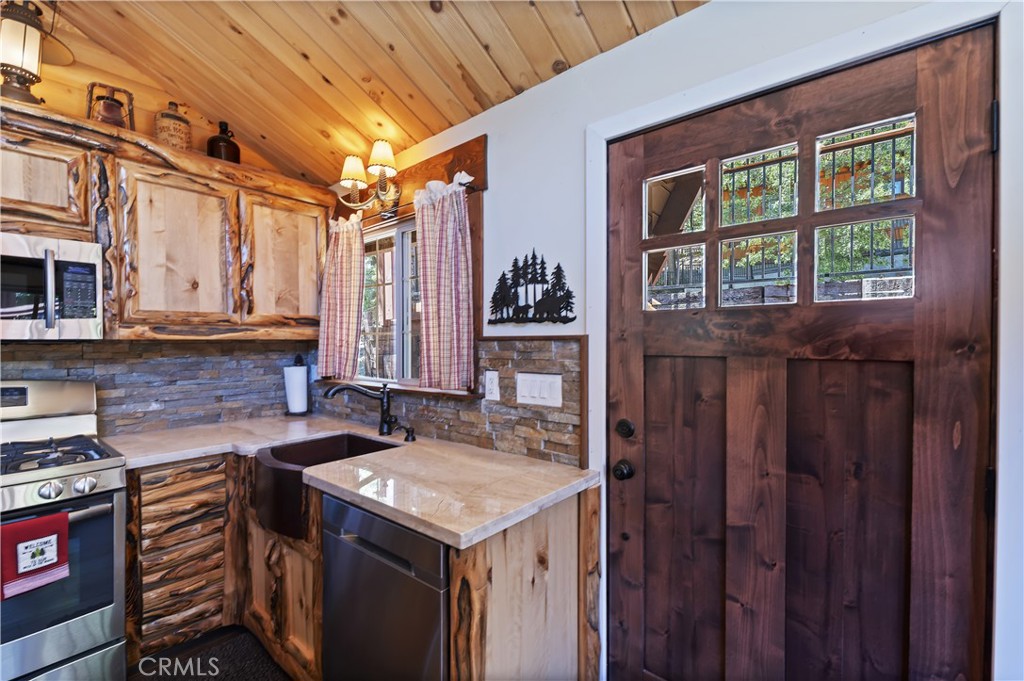 1212 S Minton Avenue Property Photo 4