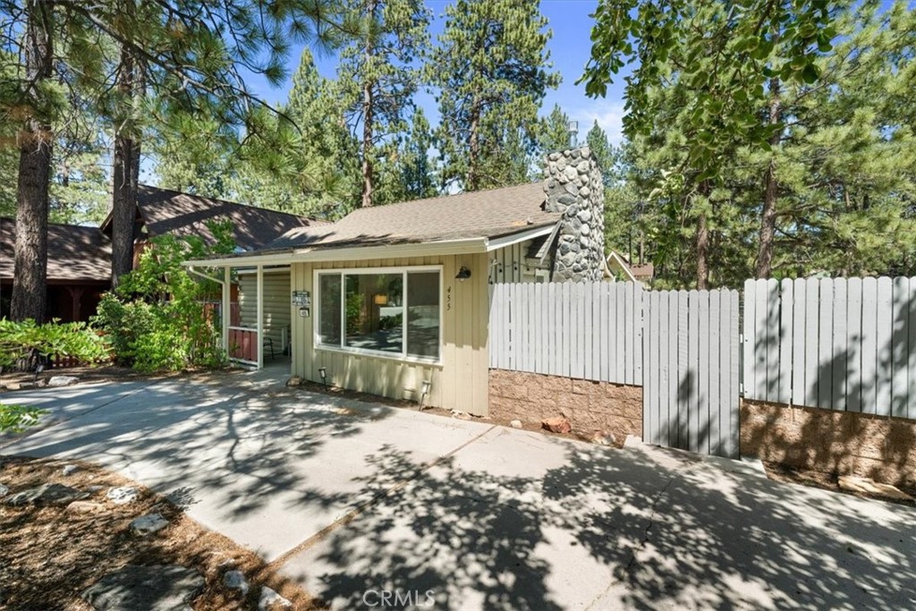 455 Crane Drive Property Photo 3