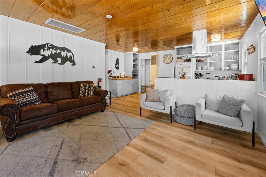 455 Crane Drive Property Photo 6