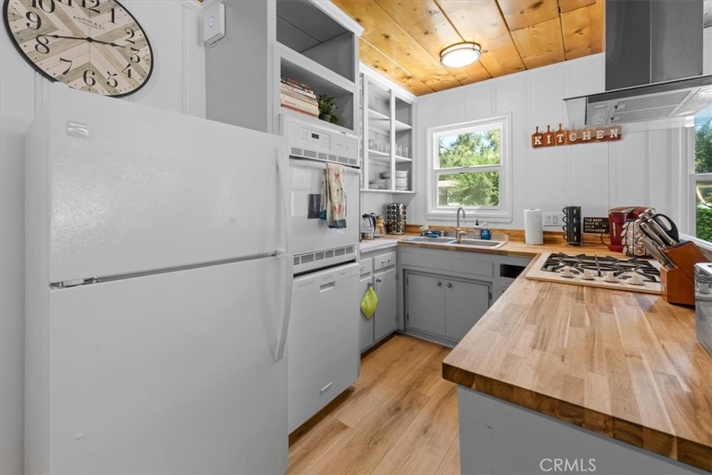 455 Crane Drive Property Photo 8