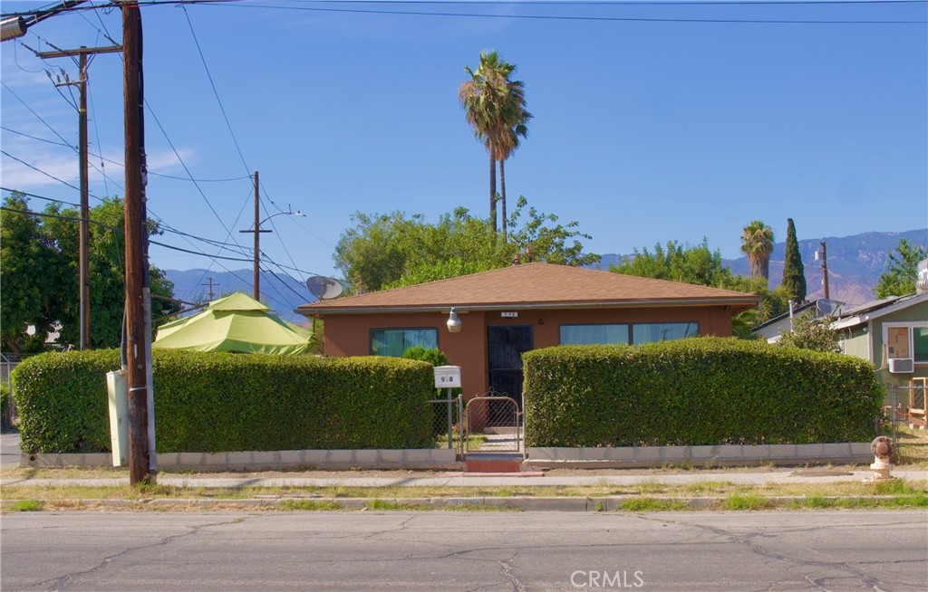 998 W 10th Street Property Photo 1
