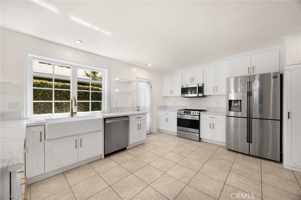 208 Somerset Drive Property Photo 5